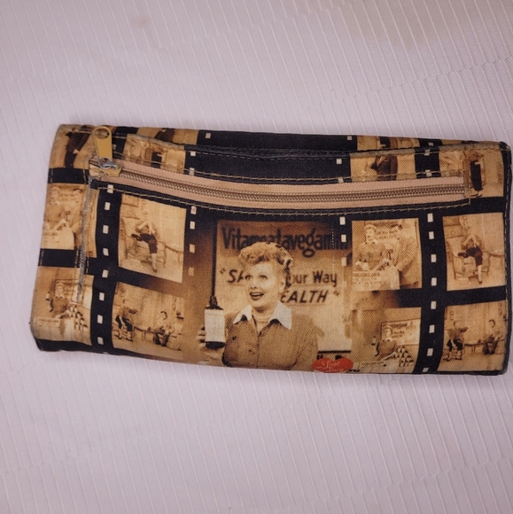 "I Love Lucy" Trifold Wallet - Picture 11 of 12
